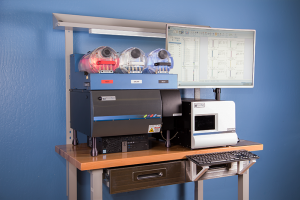 Angled View of Stratedigm StrateBench Table with S1000Exi and A600 High Throughput Auto Sampler (HTAS)